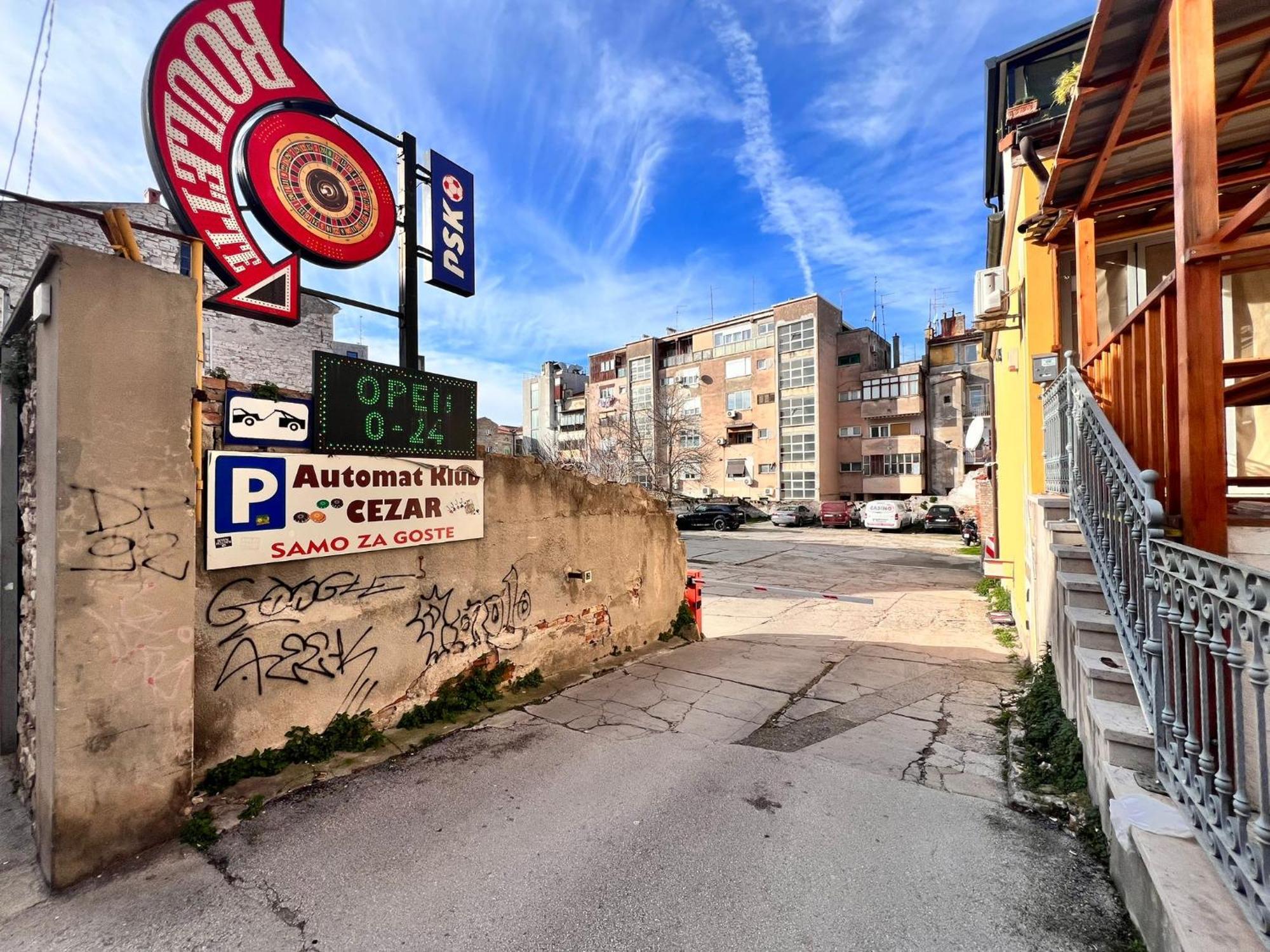 Arta Apartment City Center II - With Private Parking Pula Exterior photo