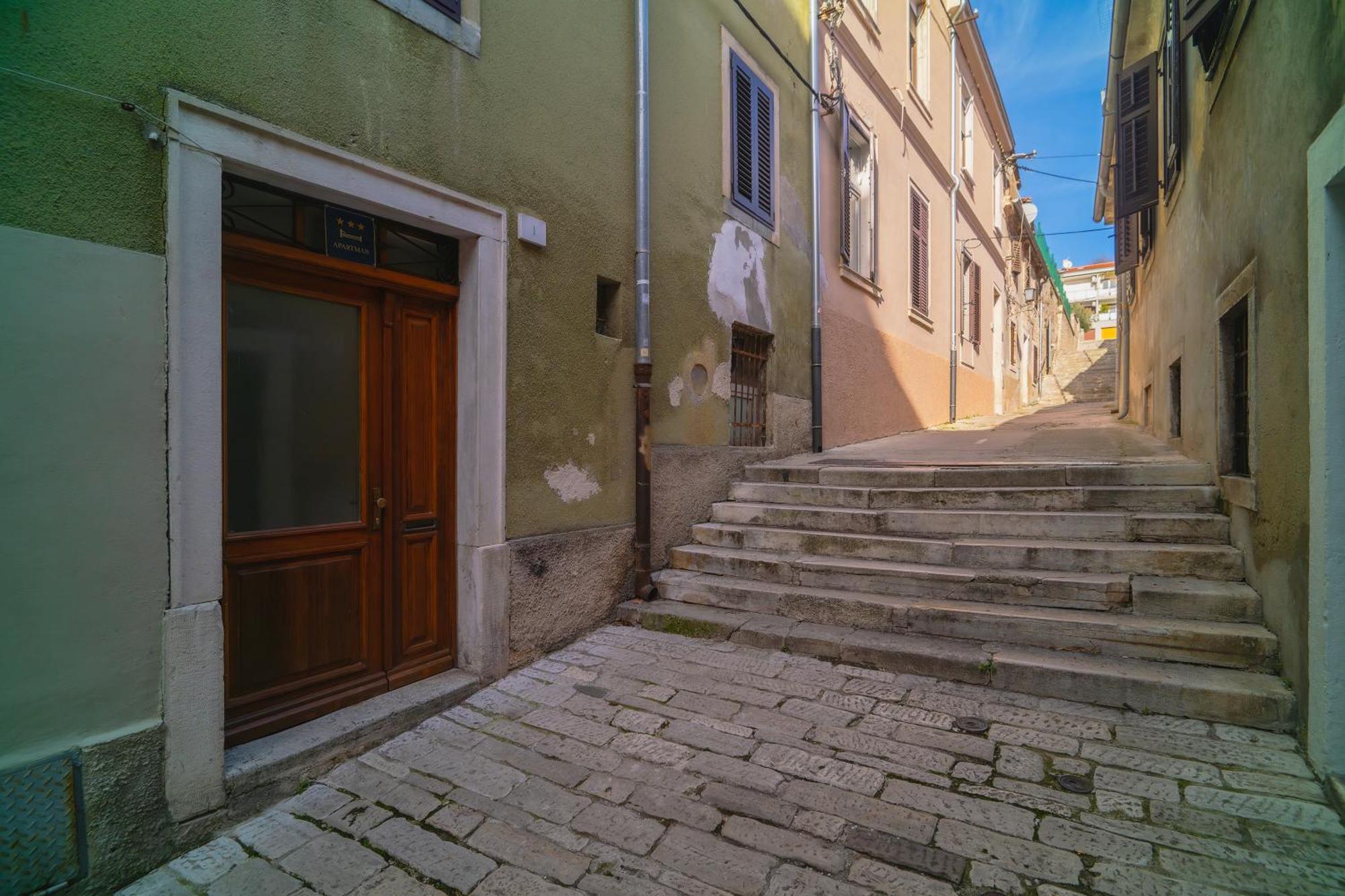 Arta Apartment City Center II - With Private Parking Pula Exterior photo