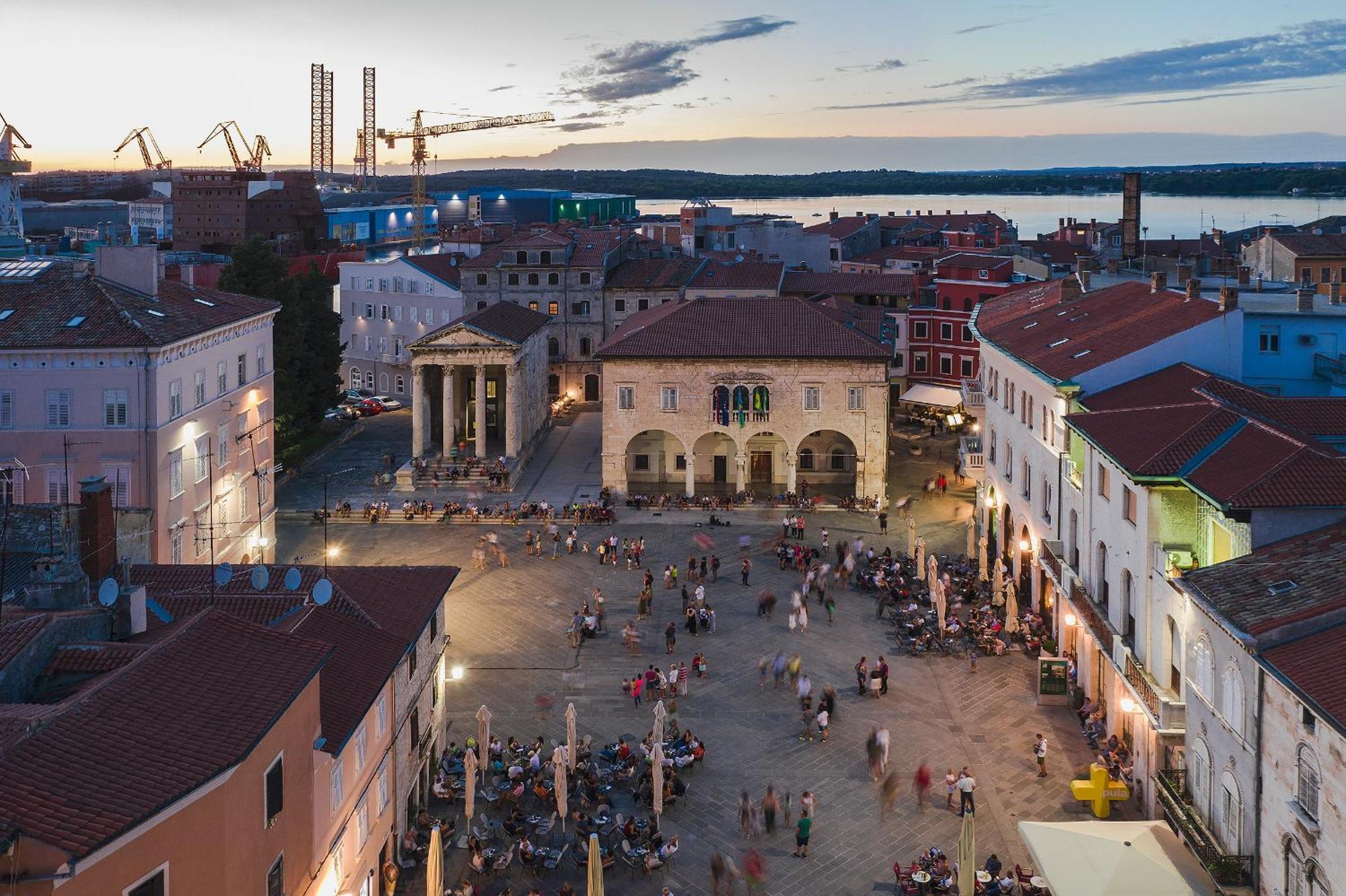Arta Apartment City Center II - With Private Parking Pula Exterior photo