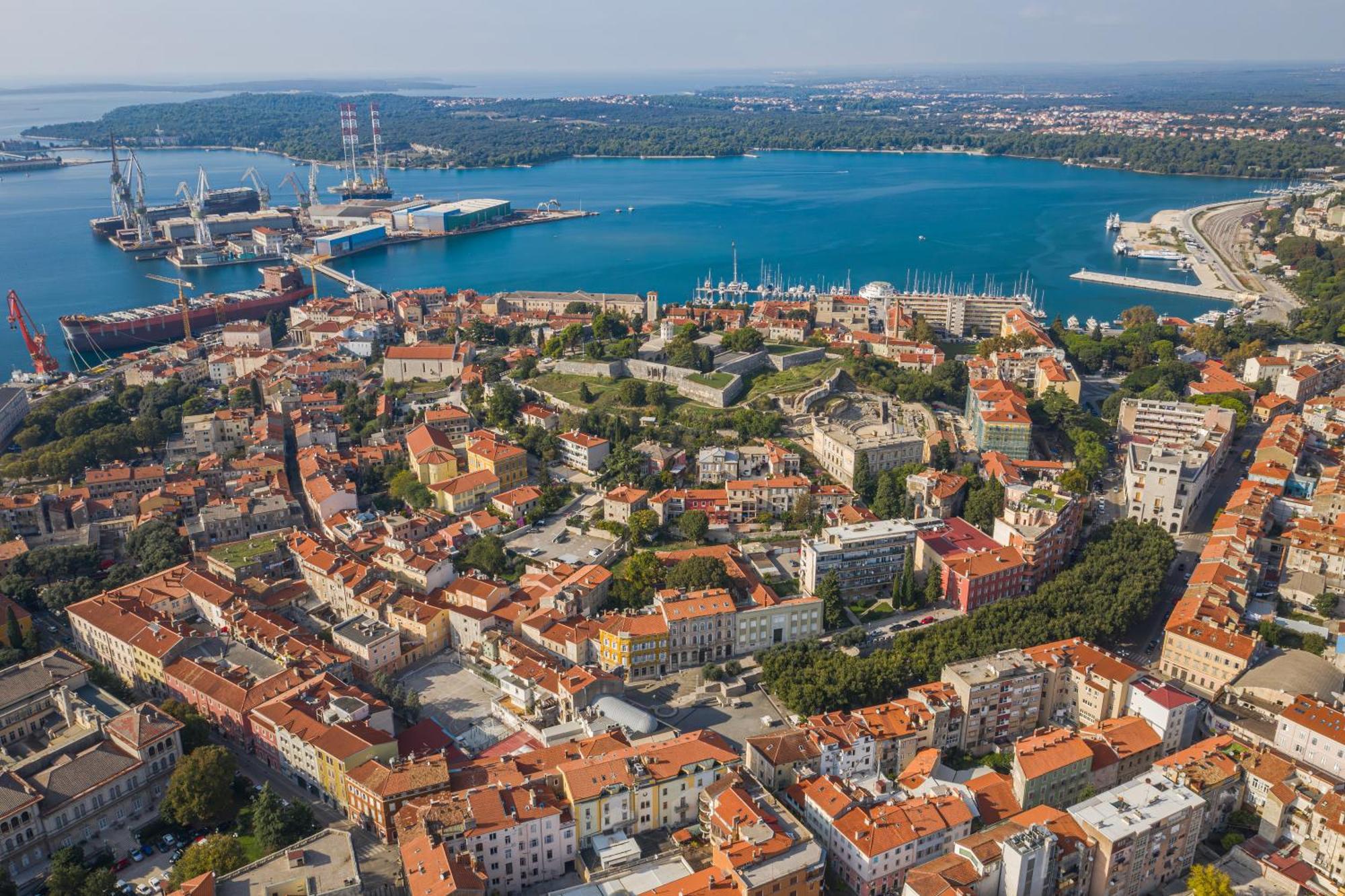 Arta Apartment City Center II - With Private Parking Pula Exterior photo