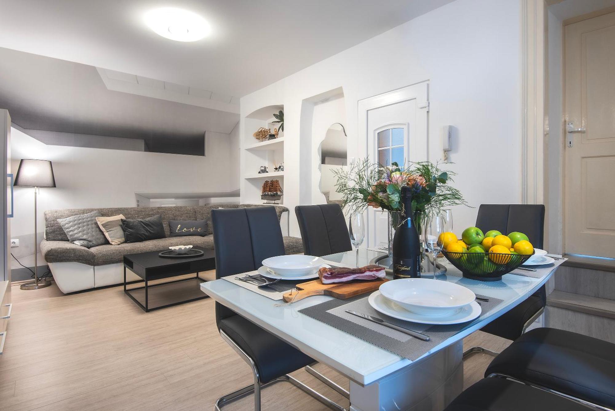 Arta Apartment City Center II - With Private Parking Pula Exterior photo