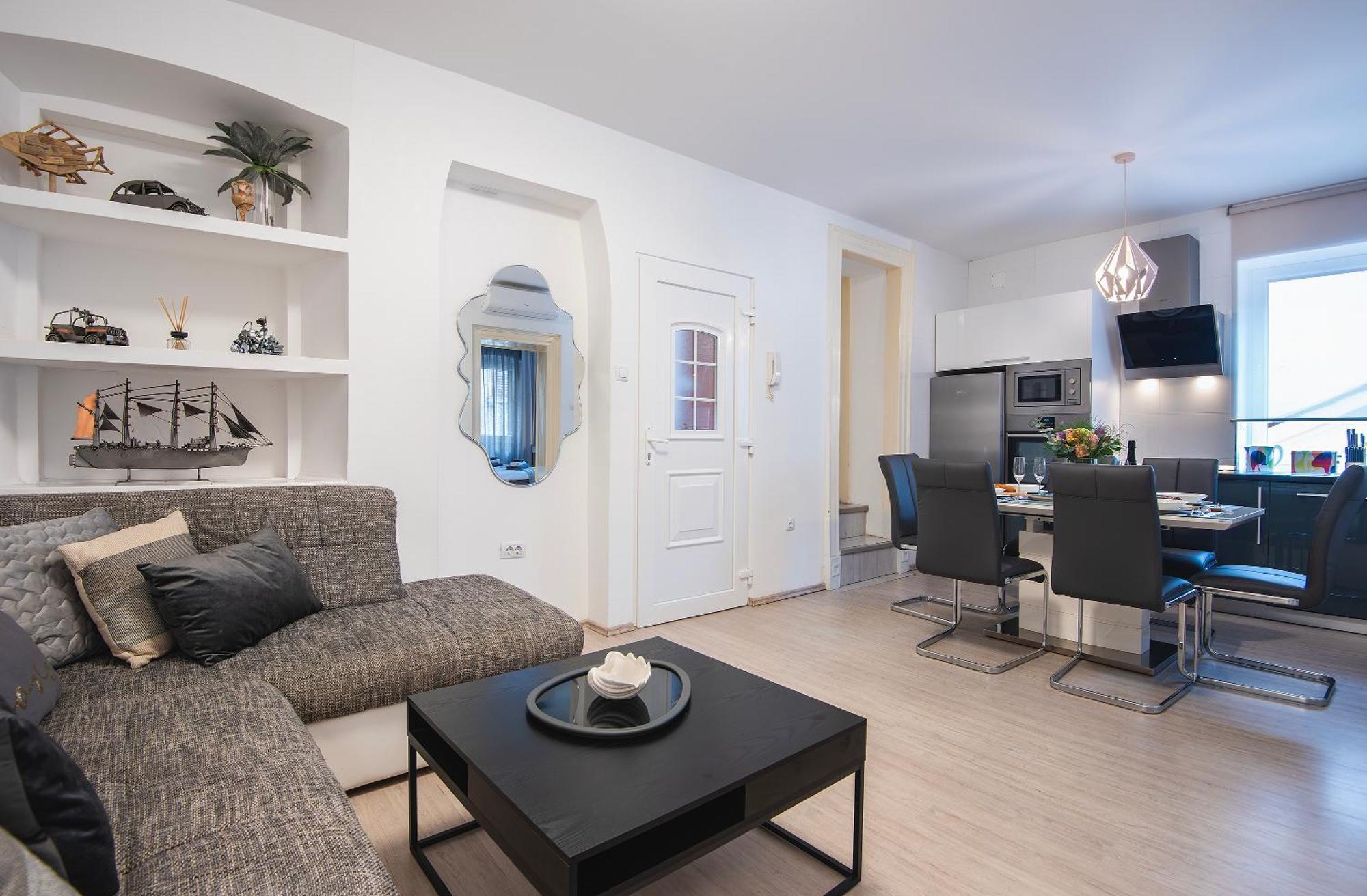 Arta Apartment City Center II - With Private Parking Pula Exterior photo